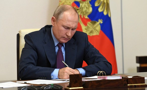Новость Сочи: Президент Владимир Путин подписал поправки в закон о неприкосновенности бывших президентов 22.12.2020