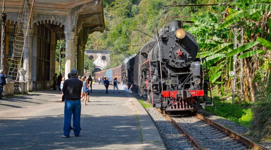 Новость Сочи: Экскурсионный ретро поезд будет ходить по маршруту из Сочи в Гагру и в межсезонье