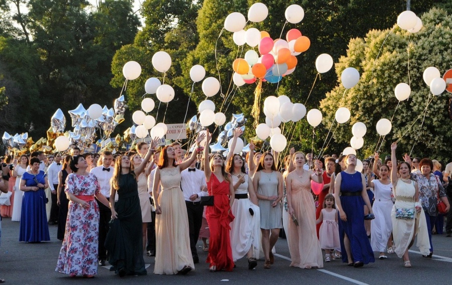 Новость Сочи: В Краснодарском крае выпускные школьные балы могут состояться 