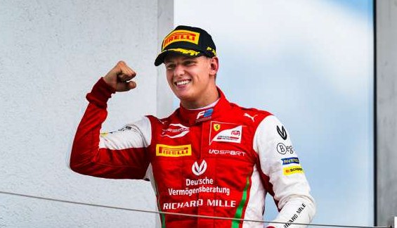 Новость Сочи: Сын знаменитого Шумахера одержал победу в первой гонке «Формулы-2» в Сочи.