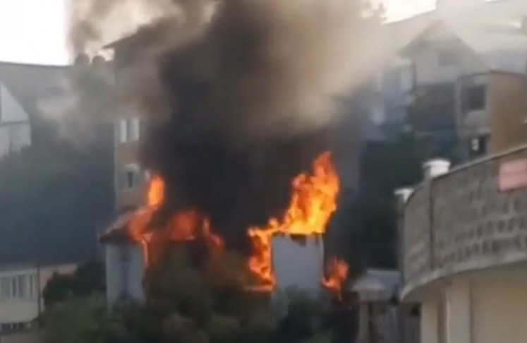 Новость Сочи: В центре Сочи произошел пожар в жилом дома 