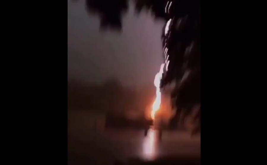Новость Сочи: Удар молнии в уличное кафе в Краснодарском крае заснят на видео