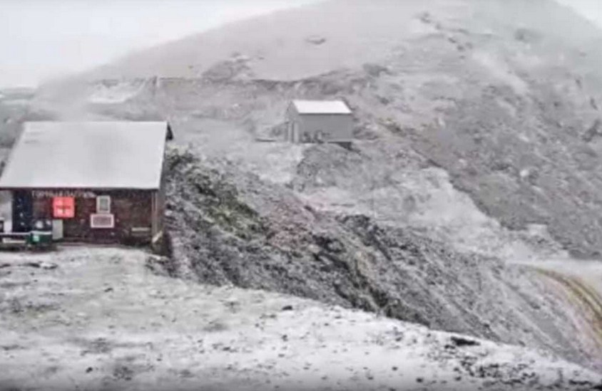 Новость Сочи: На Красной поляне в горах выпал снег а в Краснодарском крае ожидается туман, грозы и обильные дожди с 24 по 26 сентября 2021