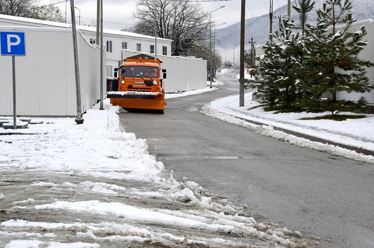 Новость Сочи: Дорожная зимняя техника переведена в рабочий режим в горах Сочи