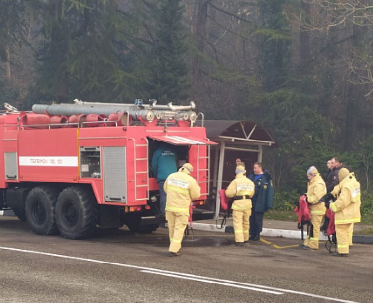 Новость Сочи: Тушение лесных пожаров продолжается сегодня на  лесной подстилки в 28 квадрате Туапсинского лесничества