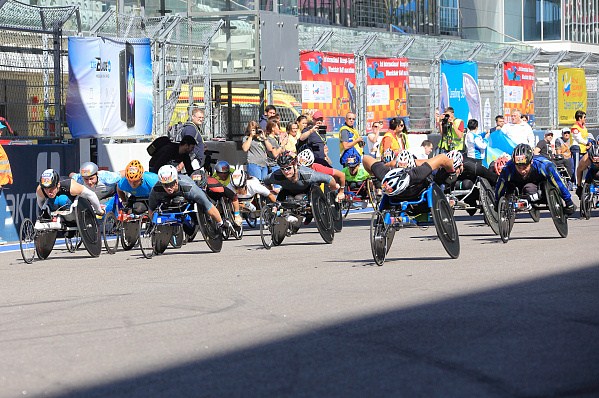 Новость Сочи: Международный зрелищный полумарафон на спортивных колясках в Сочи 11 октября 2019