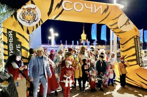 В Сочи состоялся ночной Карнавальный забег