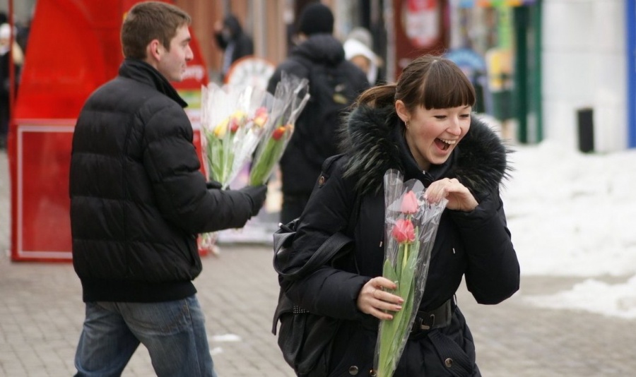 Новость Сочи: В Сочи на 8 марта женщинам будут вручать цветы сразу в нескольких местах города