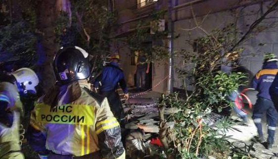 Новость Сочи: ЧП в Сочи на улице Донской на 5 этаже многоквартирного дома обрушился балкон