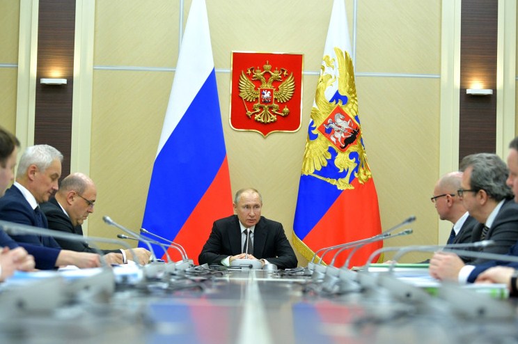 Новость Сочи: Президент России объявил следующую неделю нерабочей: кто в Сочи сможет не выходить на работу 