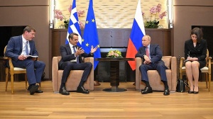 В сочинской резиденции «Бочаров ручей» завершилась встреча президента Владимира Путина и премьер-министра Греции Кириакоса Мицотакиса