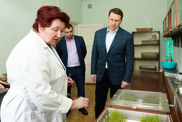 Новость Сочи: Мэр Сочи Алексей Копайгородский посетил станцию биологической защиты растений