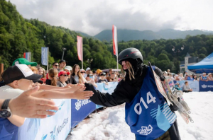Фестиваль экстремального зимнего спорта стартовал в горах Роза Хутор