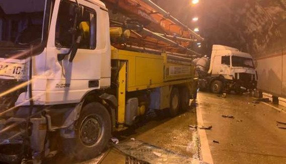 Новость Сочи: Массовая авария произошла в тоннеле Сочи на 34 км автодороги «Адлер – Красная Поляна»