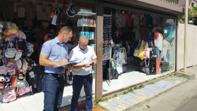 Новость Сочи: Мониторинг магазинов и кафе проходит в Сочи во время проверки выявили 47 нарушений