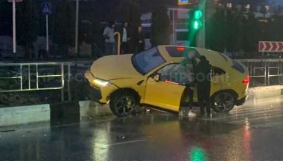 Новость Сочи: Не арендатор не клиент не хотят платить за разбитый прокатный Lamborghini стоимостью 20 млн рублей в Сочи