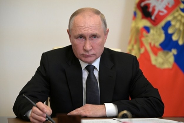Новость Сочи: Президент России Владимир Путин подписал указ об учреждении в Стране празднования "Дня отца"